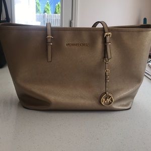 Michael Kors hand bag! GREAT PRICE